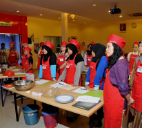 All participants focusing on the culinary education provided
