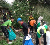 Clean Up activity by Ajinomoto, Malaysia staff, UPM students and indigenous children of Sek. Keb. Penderas.